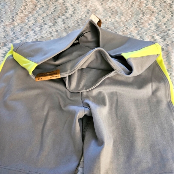 Victoria's Secret Pink 6" Soft Ultimate High Waist Biker Athletic Shorts - Picture 4 of 4